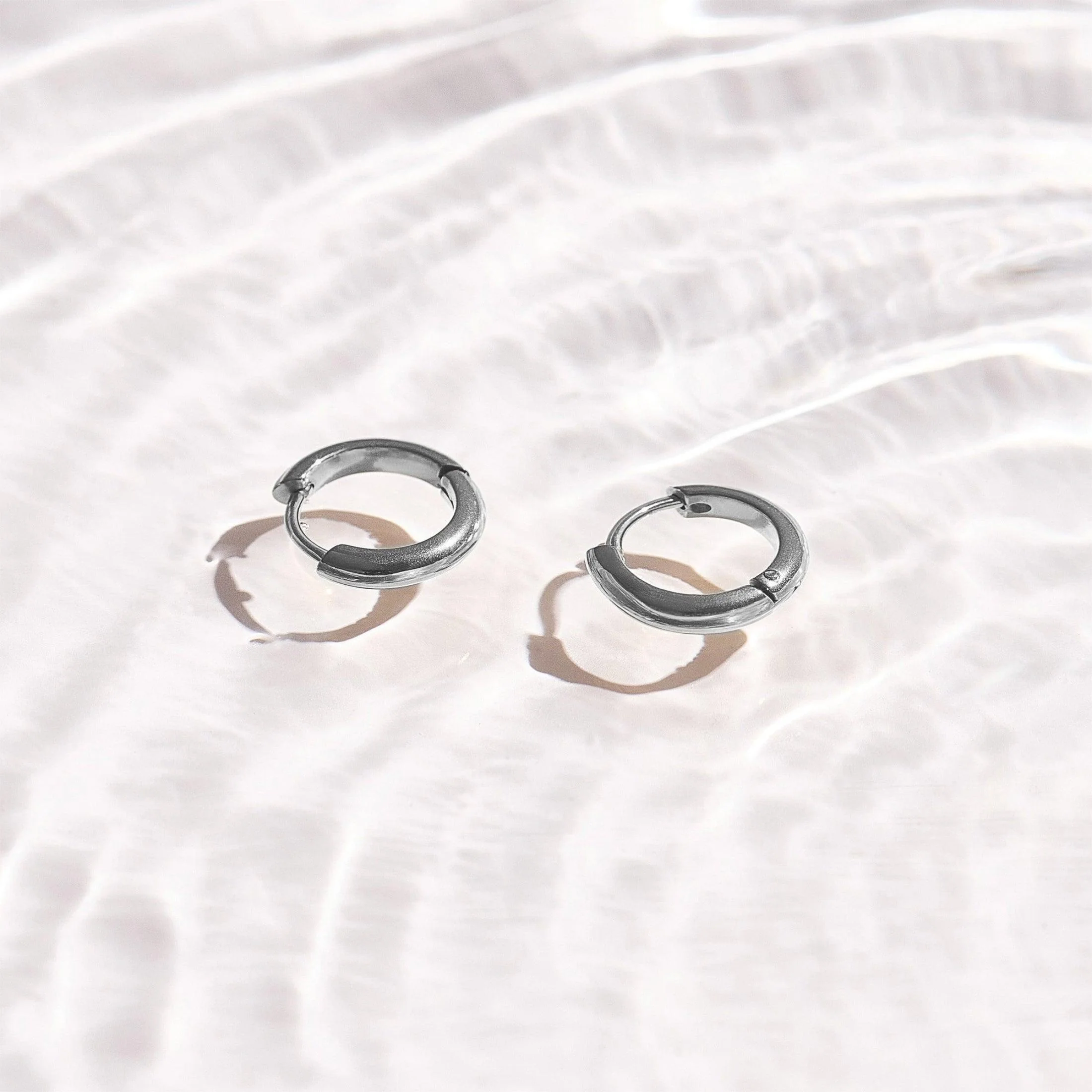 Smooth Curve Hoop Earrings - Image 6