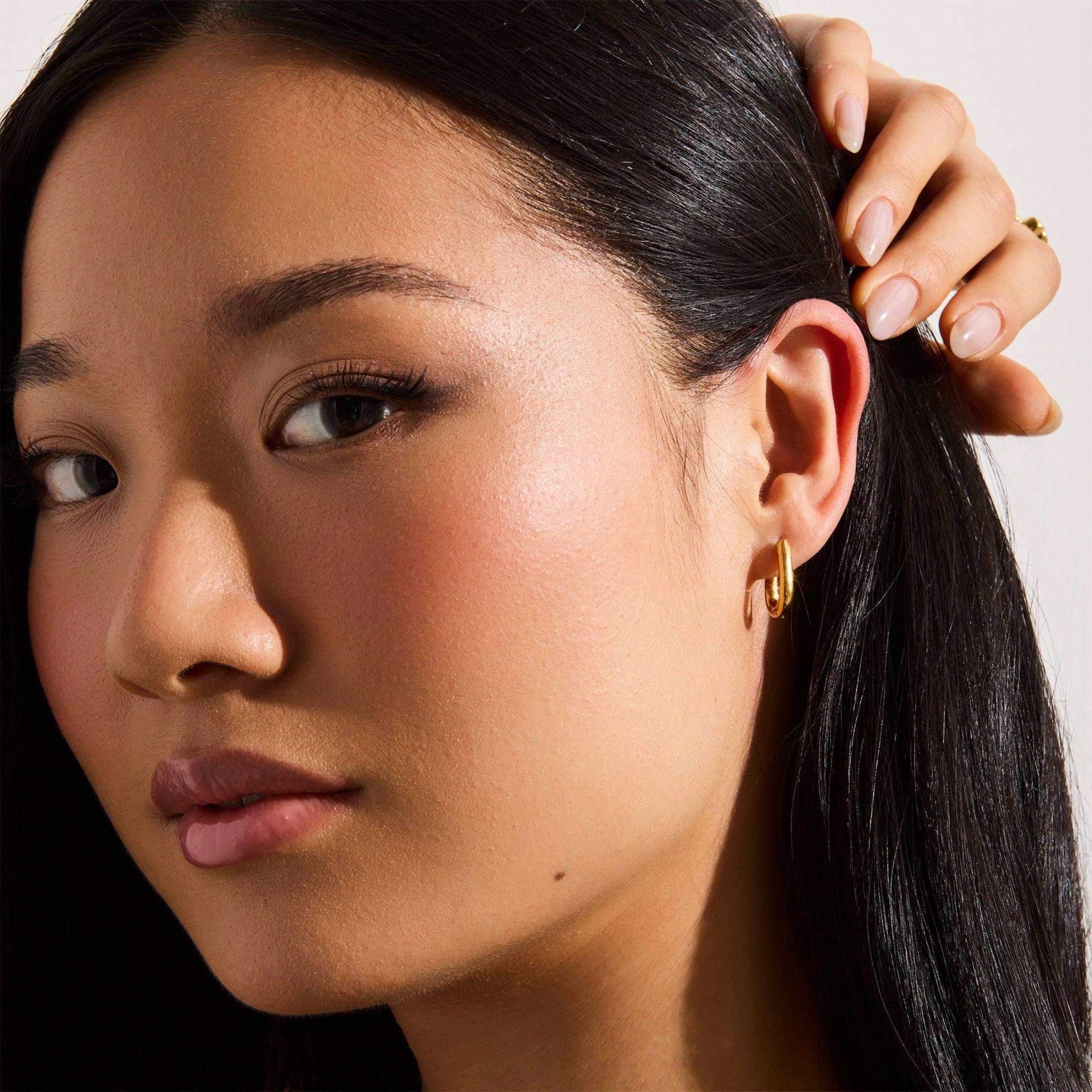 Bold Oval Hoop Earrings - Image 2
