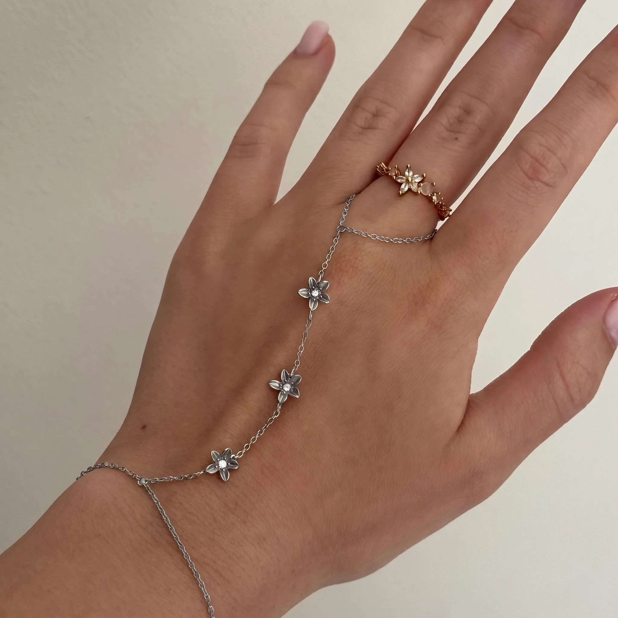 The Slide On Hand Chain Collection - Image 5